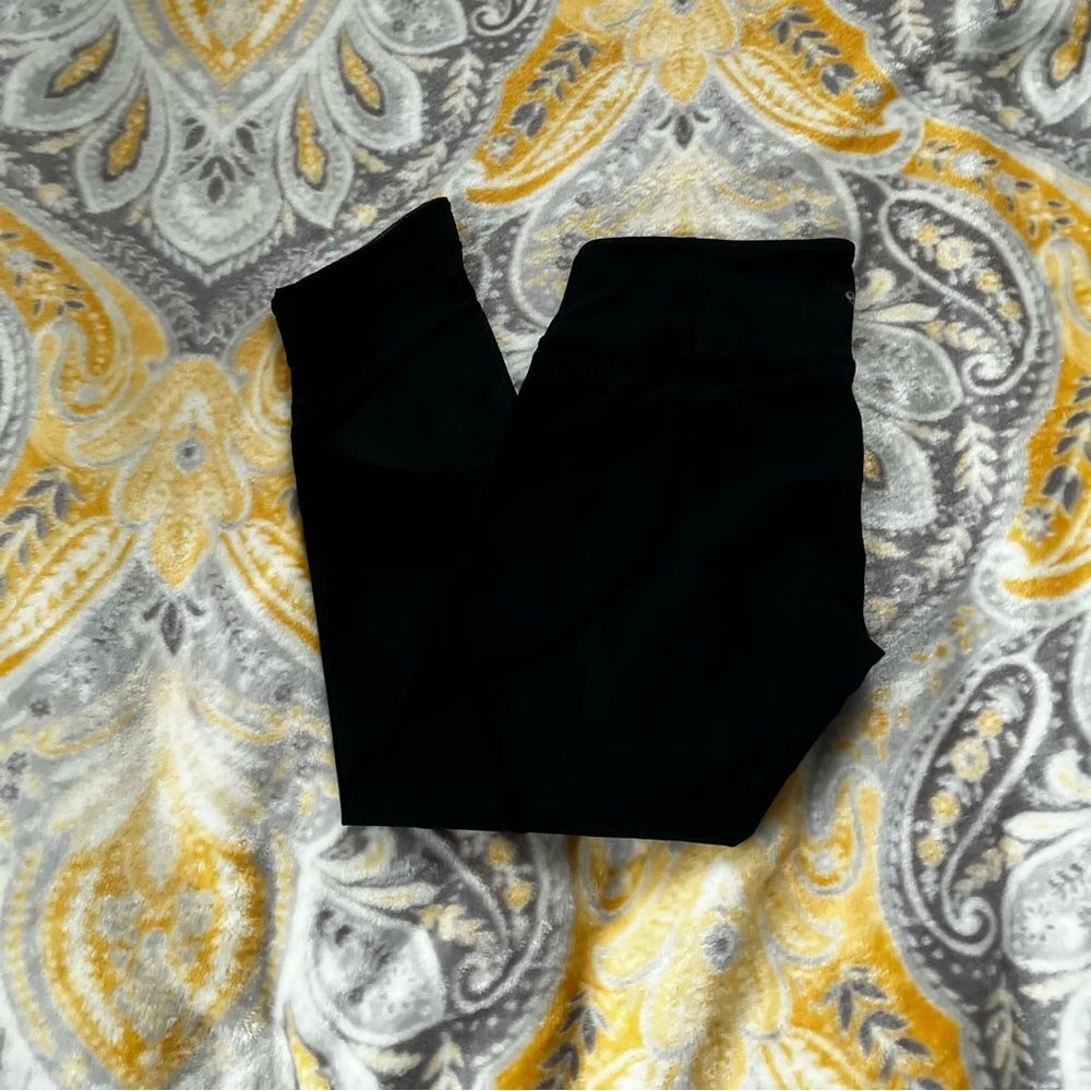 Lululemon black 23” cropped leggings size 6